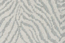 Load image into Gallery viewer, Zo in SEAFOAM 34 - Sample
