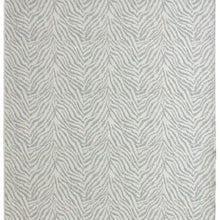 Load image into Gallery viewer, Zo in SEAFOAM 34 - Sample
